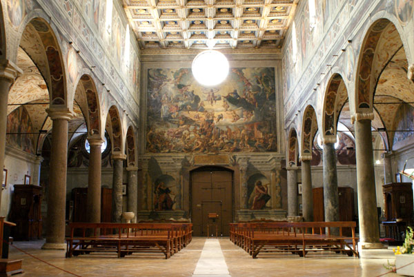 Virtual tour of the Basilica of Saint Mary of Farfa via 360 degree images